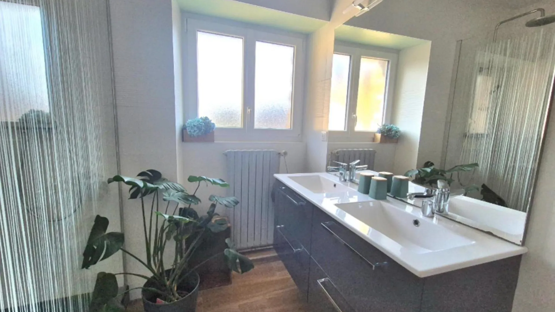 Semesterbostad Peaceful House With Private Outdoor Space Le Vivier-sur-Mer Frankrike